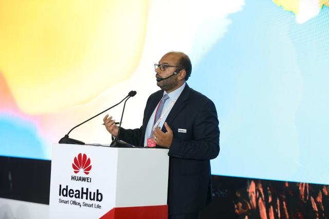هواوي تطلق نظام آيديا هب ” IdeaHub ” الذكي الجديد