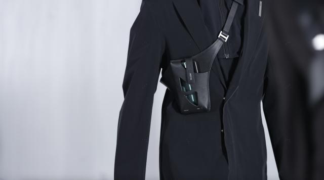 realme تُشارك لأول مرة في أسبوع الموضة فيباريس بتصميمها الفريد من نوعه ”Light Shift”