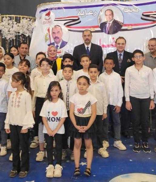 محافظ سوهاج يكرم الفائزين في مسابقة ”الأم المثالية” و ” الأب المثالي ”على مستوى ديوان عام المحافظة والوحدات المحلية