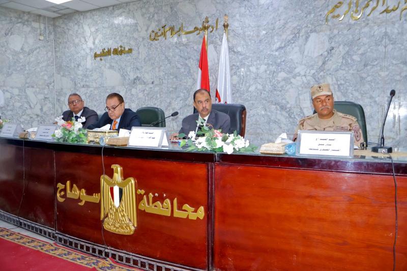 محافظ سوهاج يشدد على متابعة ملفات التصالح والتقنين والمتغيرات المكانية وإزالة التعديات  ويناقش الاستعدادات النهائية لبدء العام الدراسي الجديد