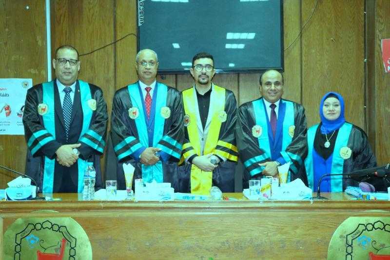 نائب رئيس جامعة سوهاج لشئون خدمة المجتمع وتنمية البيئة رئيسا ومناقشاً لرسالة ماجستير فى المناهج وطرق تدريس التربية الفنية