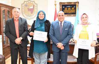 ”تكريم مدربي دورة حساب البصمة الكربونية بمركز التنمية المستدامة” بجامعة سوهاج ”تكريم مدربي دورة حساب البصمة الكربونية بمركز التنمية المستدامة” بجامعة سوهاج