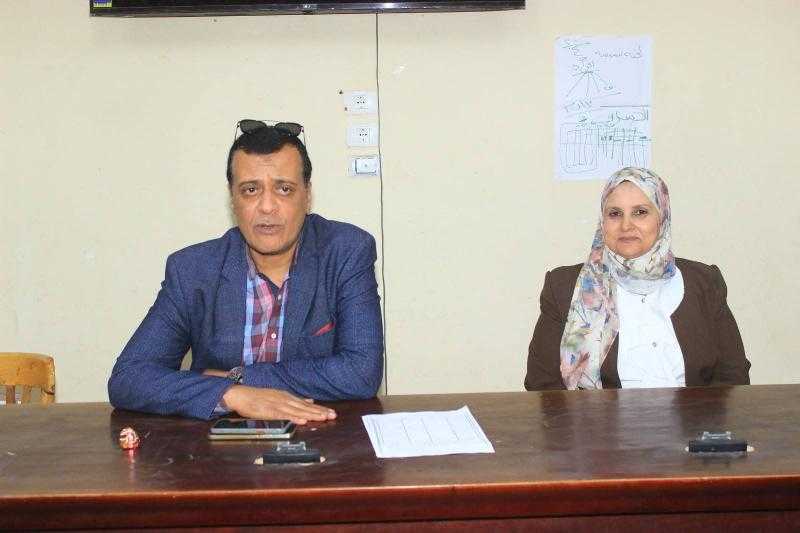 مدير تعليم سوهاج يلتقي مسؤولي الاتصال السياسي لتعزيز سرعة الاستجابة وتطوير آليات العمل