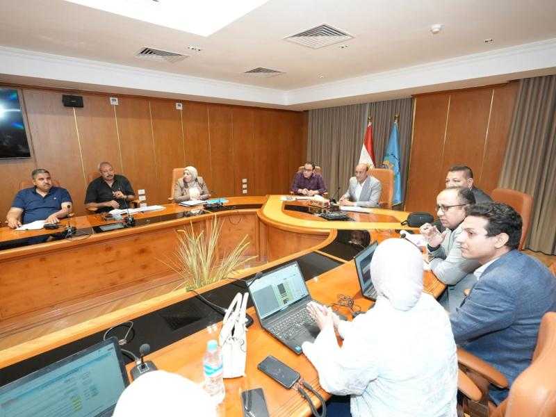 محافظ أسيوط يعقد اجتماعا لمتابعة معدلات تنفيذ مشروعات ”حياة كريمة” ويشدد على سرعة الإنجاز وتذليل المعوقات