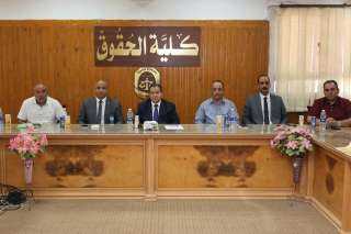 رئيس جامعة قنا يعقد لقاءً موسعًا مع أعضاء هيئة التدريس بكلية الحقوق
