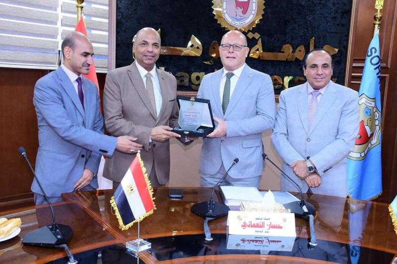 الطب البشري المركز الاول والعلوم الثاني.. جامعة سوهاج تعلن نتائج مسابقة أفضل كلية في خدمة المجتمع والنعماني يكرم الفائزين*